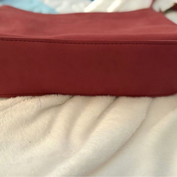 Portland Leather Classic Poppy  Crossbody Bag - Picture 7 of 13